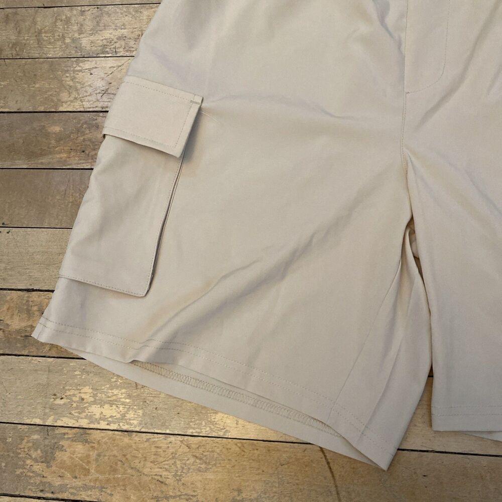 Champion Shorts Men’s Size Large Western Beige Cargo Zip Pocket Drawstring Elast - Picture 3 of 8